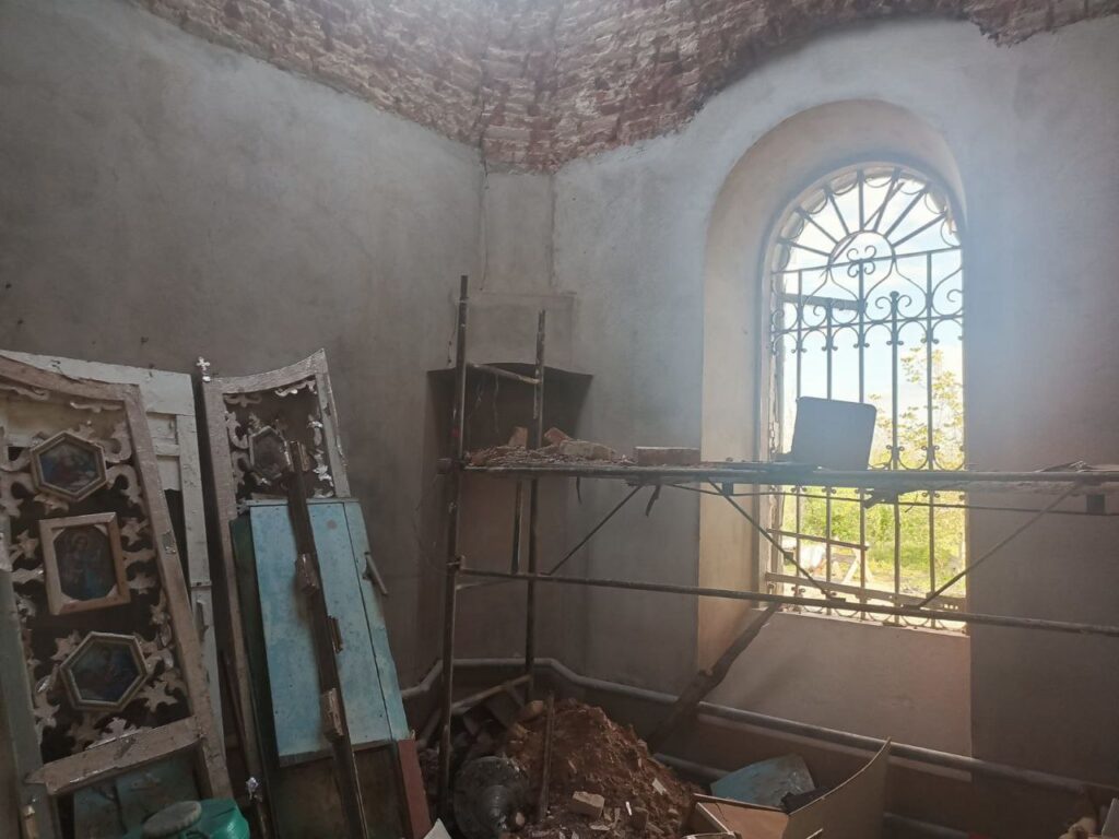Священники показали, що окупанти зробили з церквою в селі на Луганщині