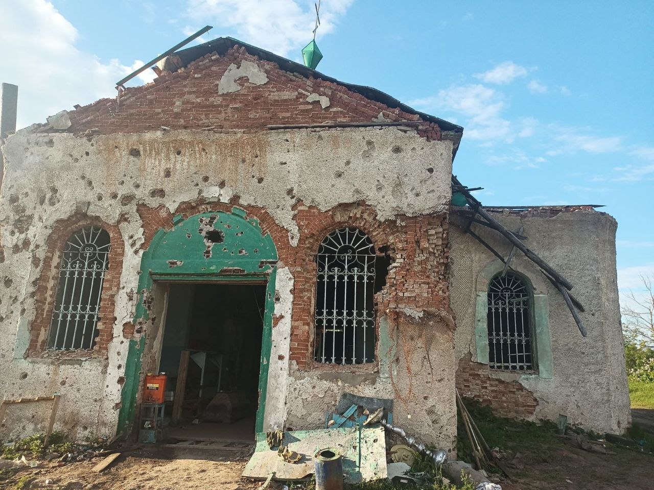 Священники показали, що окупанти зробили з церквою в селі на Луганщині