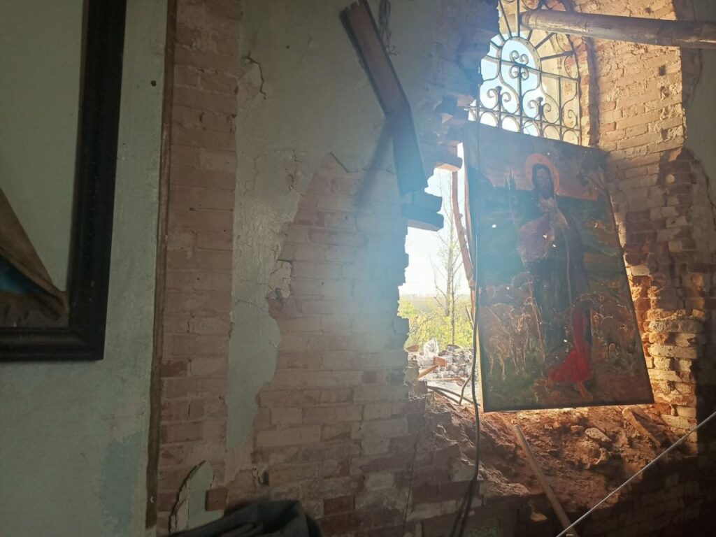 Священники показали, що окупанти зробили з церквою в селі на Луганщині
