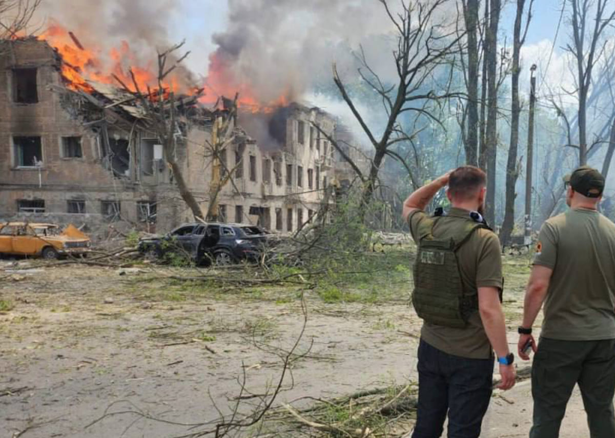 Одна людина загинула і ще майже 25 дістали поранення внаслідок ракетного удару по лікарні в Дніпрі