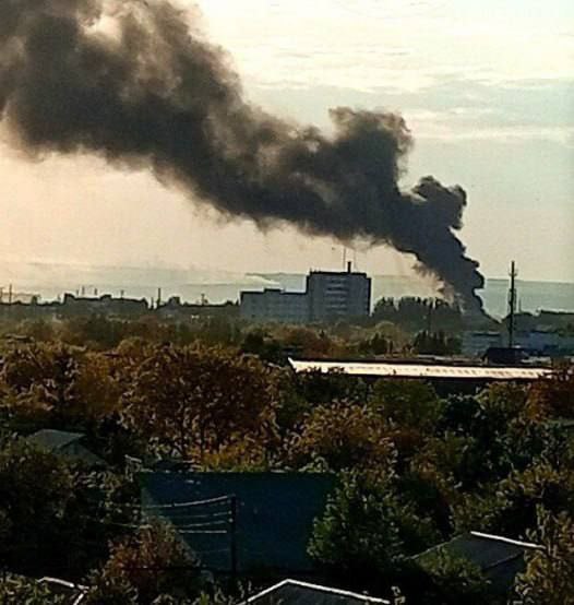 В окупованому Луганську чули вибух. Над містом піднімається дим