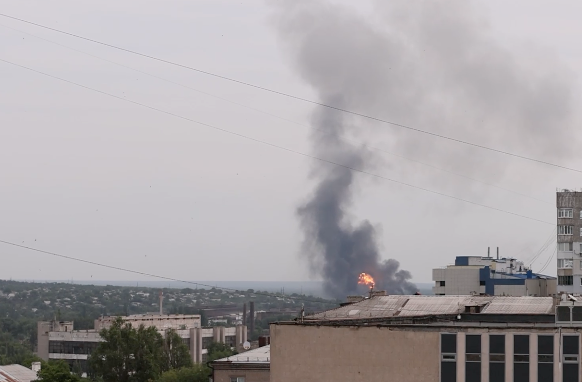 З’явилося відео ймовірного прильоту ракети по Луганську