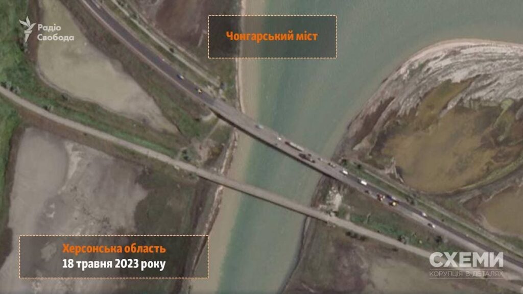 Окупанти спорудили переправу біля пошкоджених мостів між Кримом та Херсонщиною
