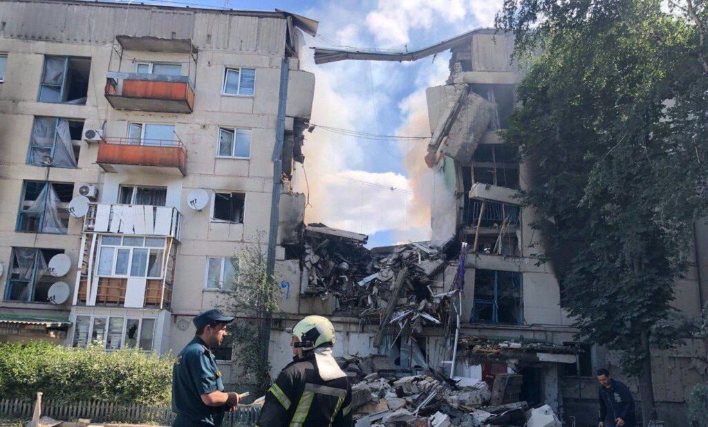 В “ЛНР” заявляють про руйнування багатоповерхівки в Кремінній