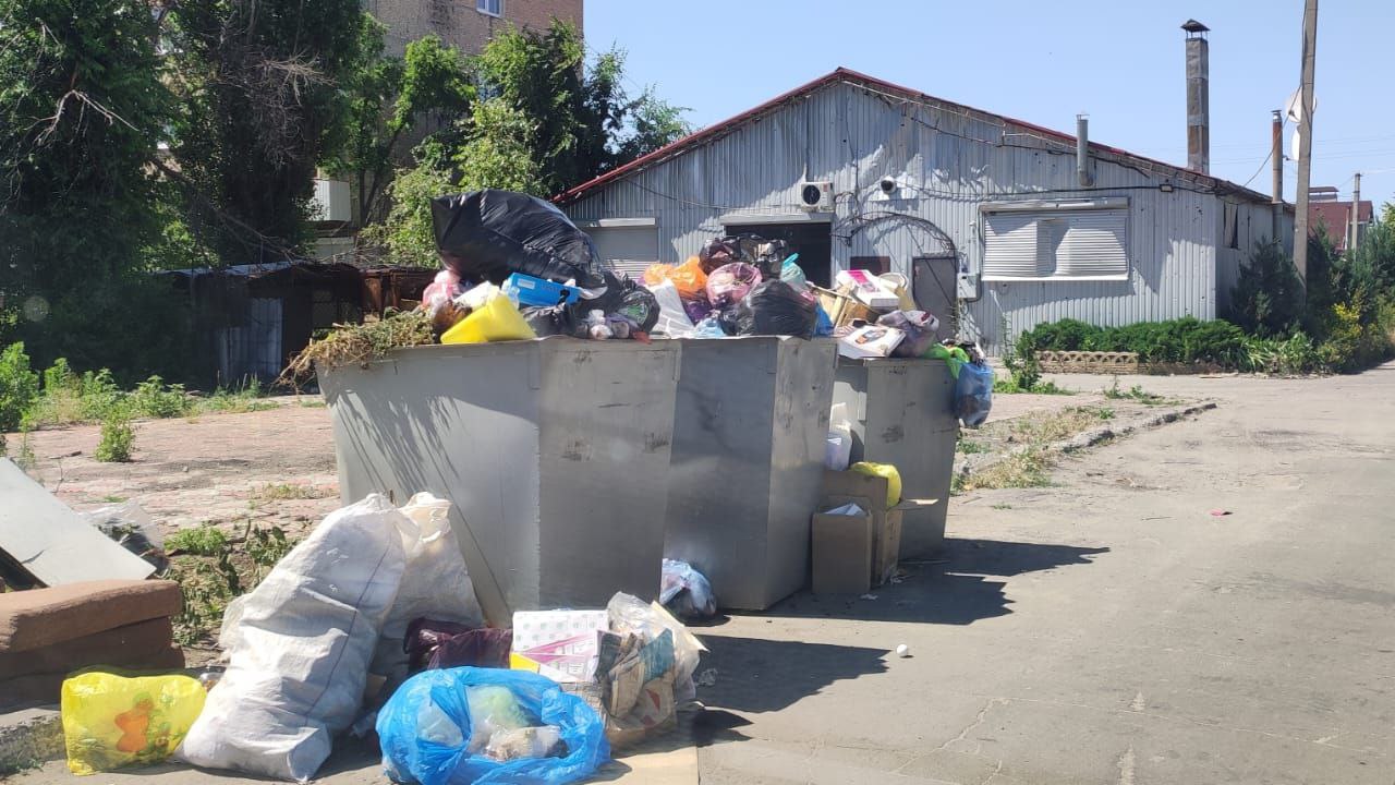 У Станиці Луганській окупанти мають намір штрафувати городян, які не переоформили договір на вивезення сміття