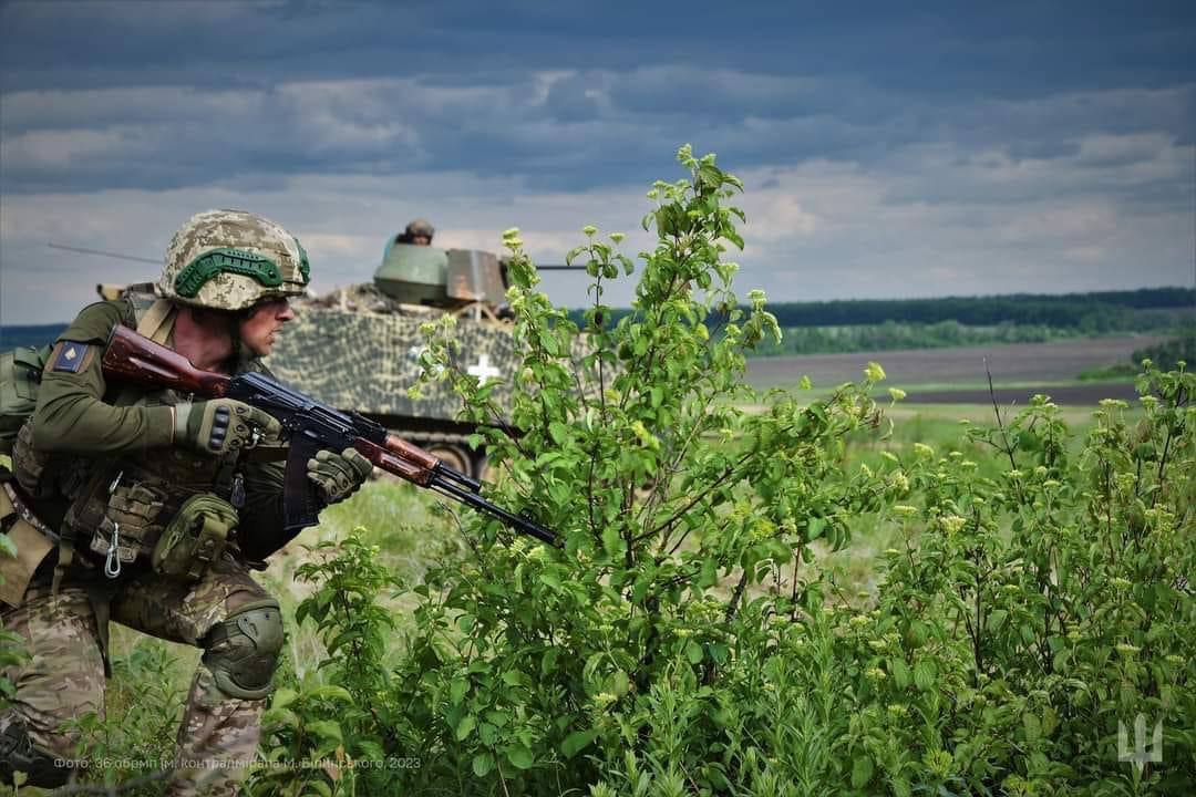 На Луганщині росіяни наступають поблизу трьох населених пунктів та в лісах біля Кремінної, — ОВА