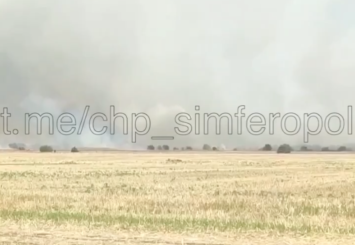 У Криму сталася нова “бавовна”. Очевидці повідомляють про вибухи на нафтобазі та складі БК