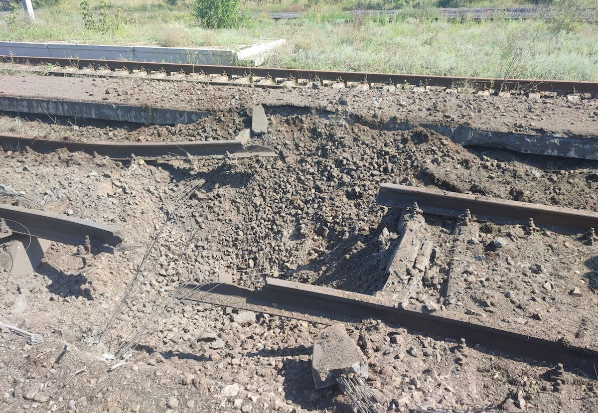 У Кремінній пошкоджено залізницю та будівлю вокзалу внаслідок нібито обстрілу ЗСУ