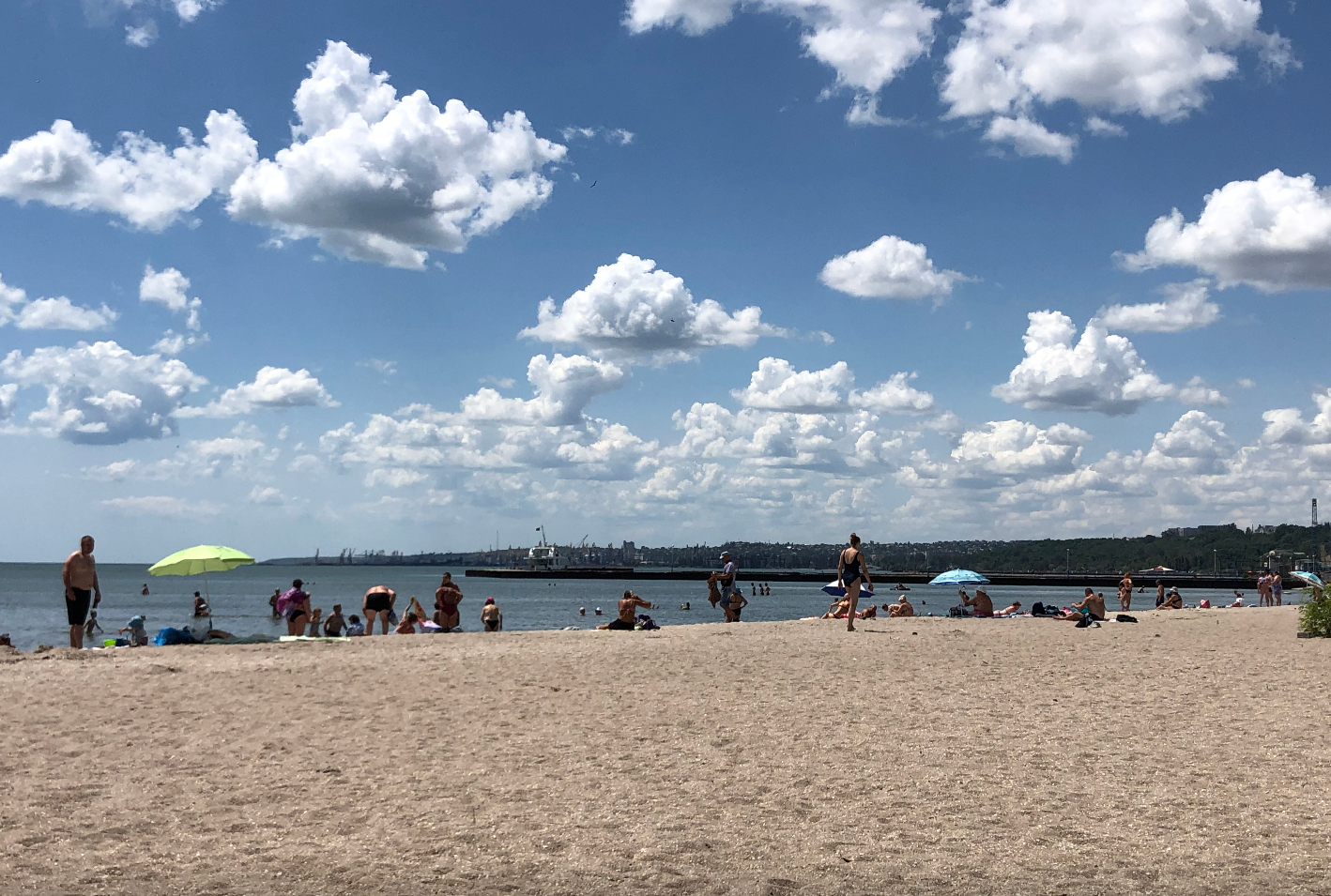В Азовському морі біля берегів Маріуполя заборонили купатися, бо росіяни зливають туди стоки
