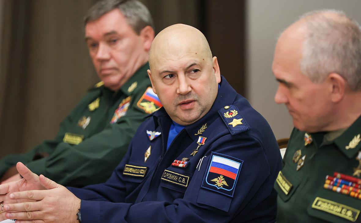 В британській розвідці підтвердили відсторонення Суровікіна, а в Держдумі кажуть, що він “відпочиває”