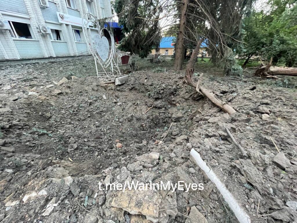 В соціальних мережах показали наслідки удару по адміністрації у Волновасі