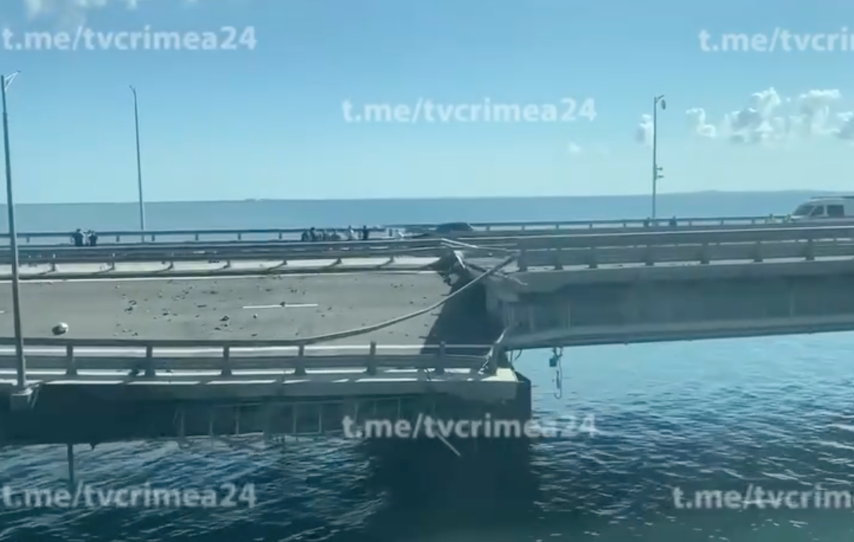Конструкція там зайва. У Буданова прокоментували сьогоднішній вибух на Кримському мосту