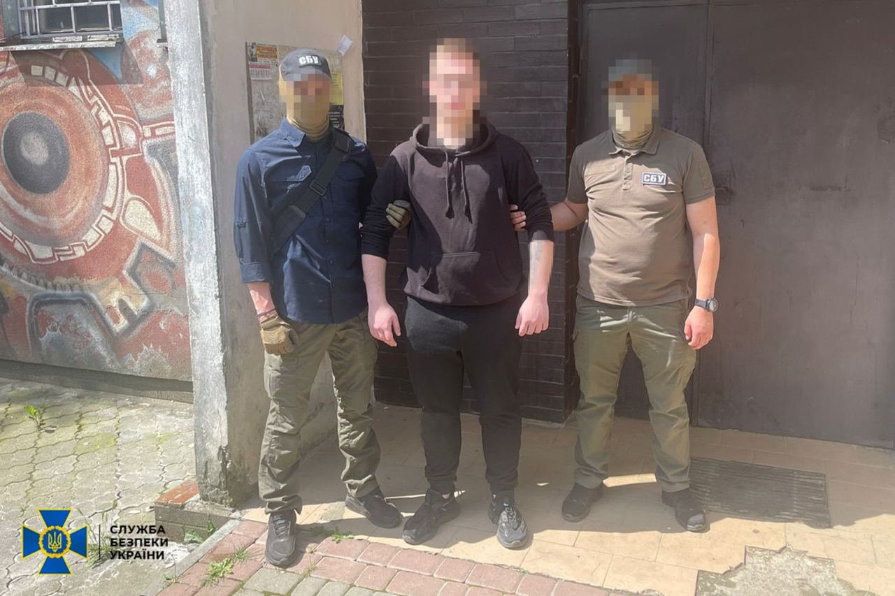 Спецслужби затримали луганчанина, який здавав російським військам позиції ЗСУ, а потім втік на Закарпаття