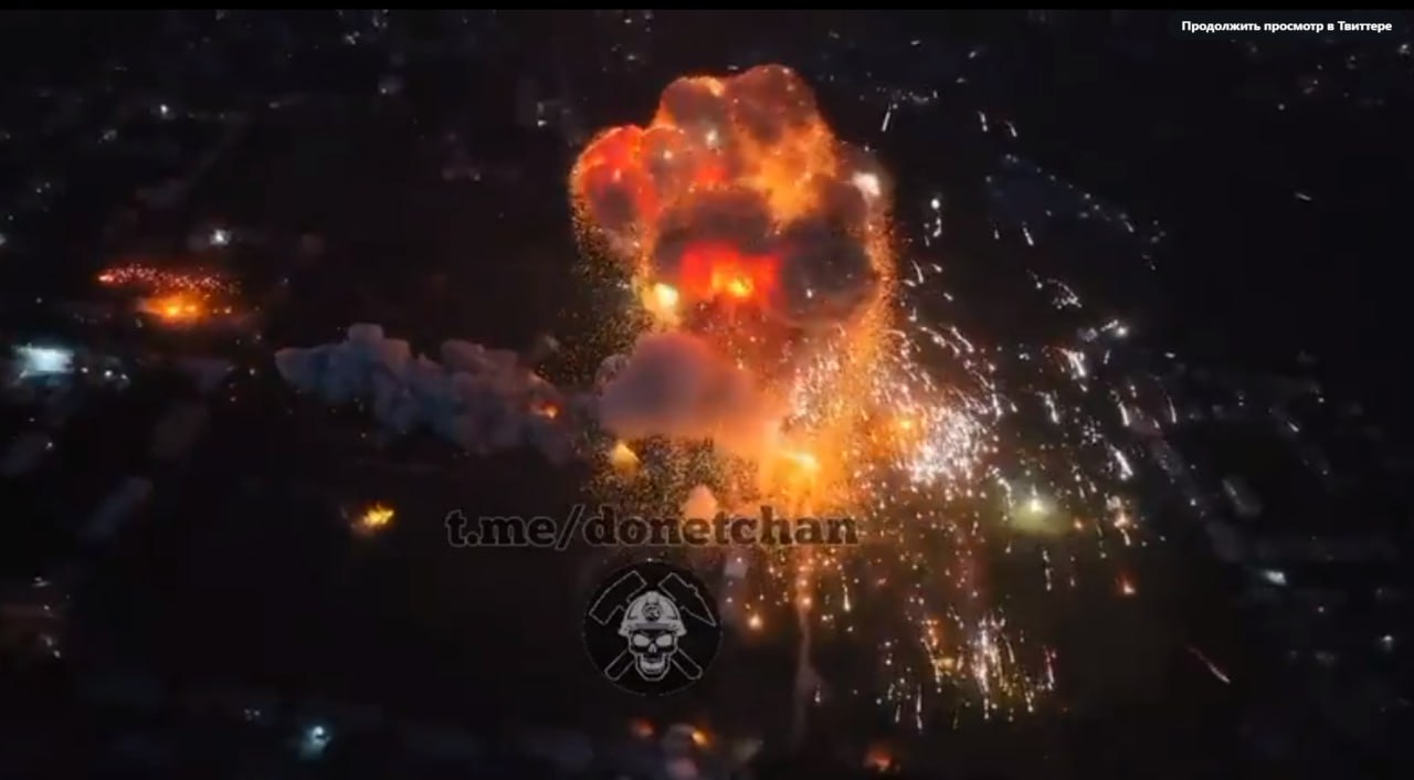 Момент удару по складу боєприпасів в Макіївці знімав дрон