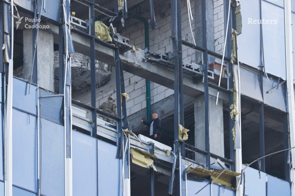 Чергова атака дронів на Москву. Один з БПЛА впав в 500 метрів від будівлі Міністерства оборони РФ