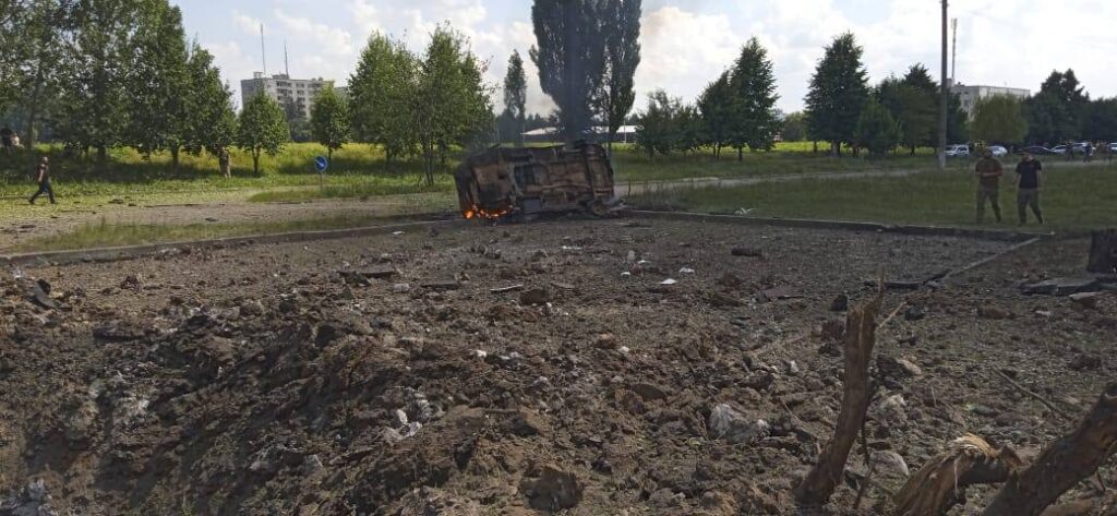 Окупанти вдарили по житловому кварталу Первомайського. Серед постраждалих є 10 дітей