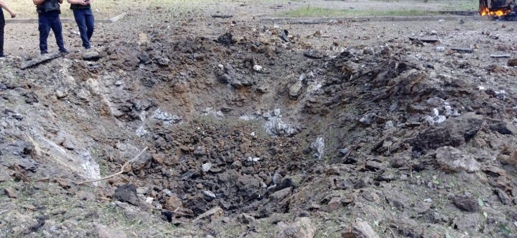 Окупанти вдарили по житловому кварталу Первомайського. Серед постраждалих є 10 дітей