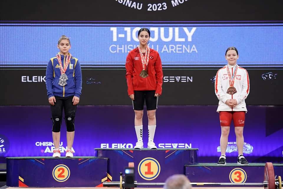 Важкоатлетка з Луганщини стала володаркою трьох срібних медалей чемпіонату Європи серед дівчат