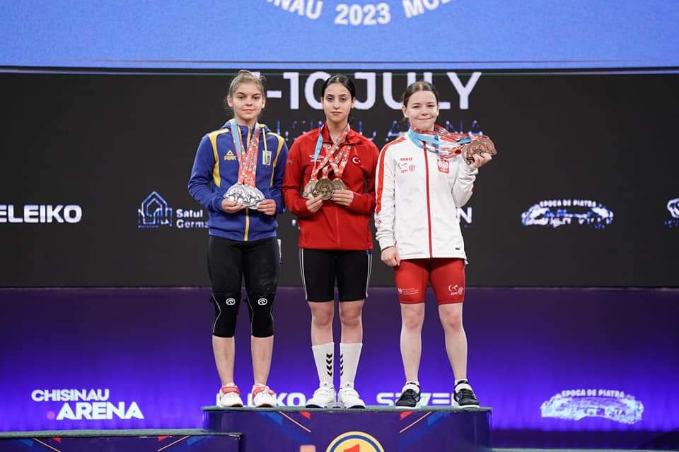Важкоатлетка з Луганщини стала володаркою трьох срібних медалей чемпіонату Європи серед дівчат