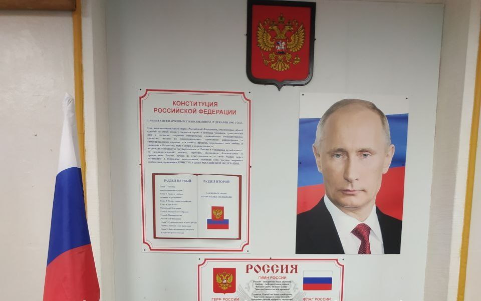 В усіх школах Донецька зобов’язали повісити портрет Путіна