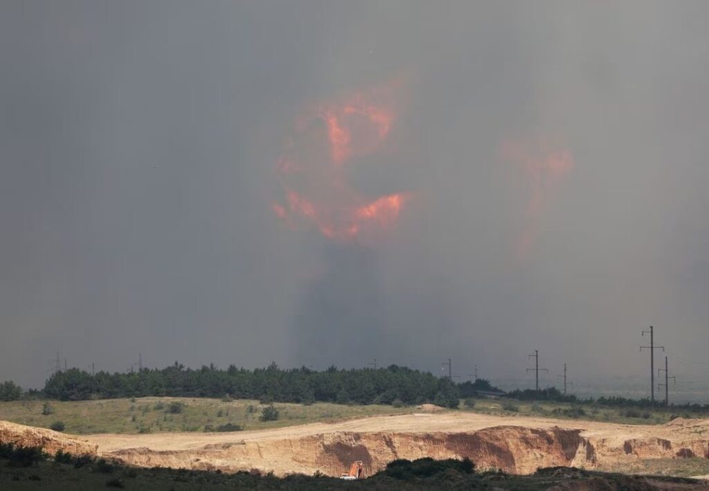 Опубліковано фотографії вибухів на Старокримському полігоні. З навколишніх сіл оголошено евакуацію