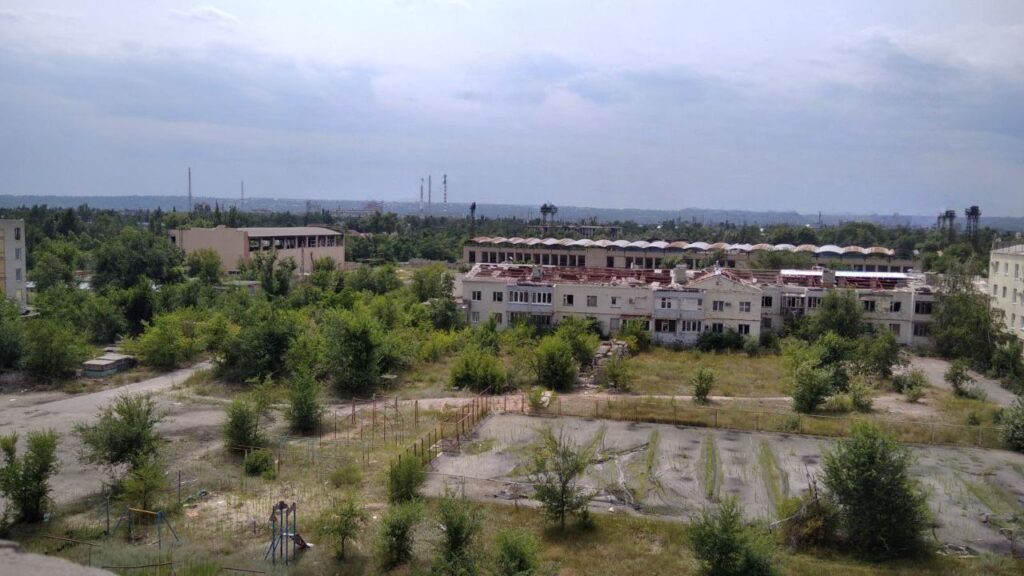 Наслідки пожеж та порожні вулиці. Жителі Сєвєродонецька показали, як зараз виглядає місто