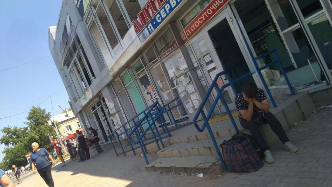 Наслідки пожеж та порожні вулиці. Жителі Сєвєродонецька показали, як зараз виглядає місто