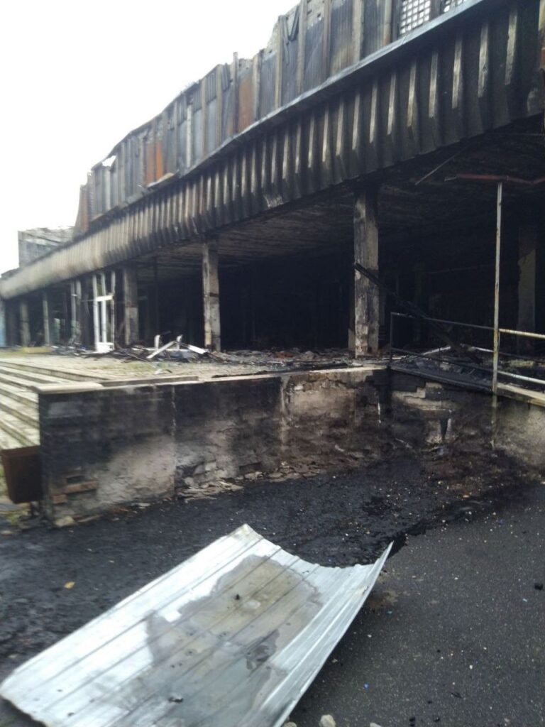 Наслідки пожеж та порожні вулиці. Жителі Сєвєродонецька показали, як зараз виглядає місто