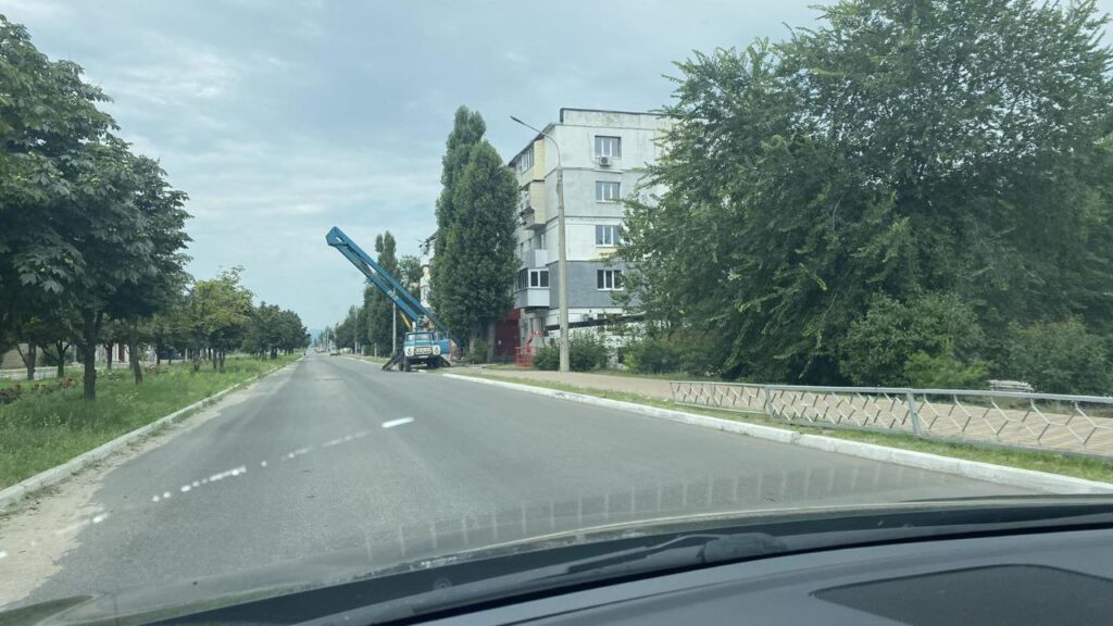 Наслідки пожеж та порожні вулиці. Жителі Сєвєродонецька показали, як зараз виглядає місто