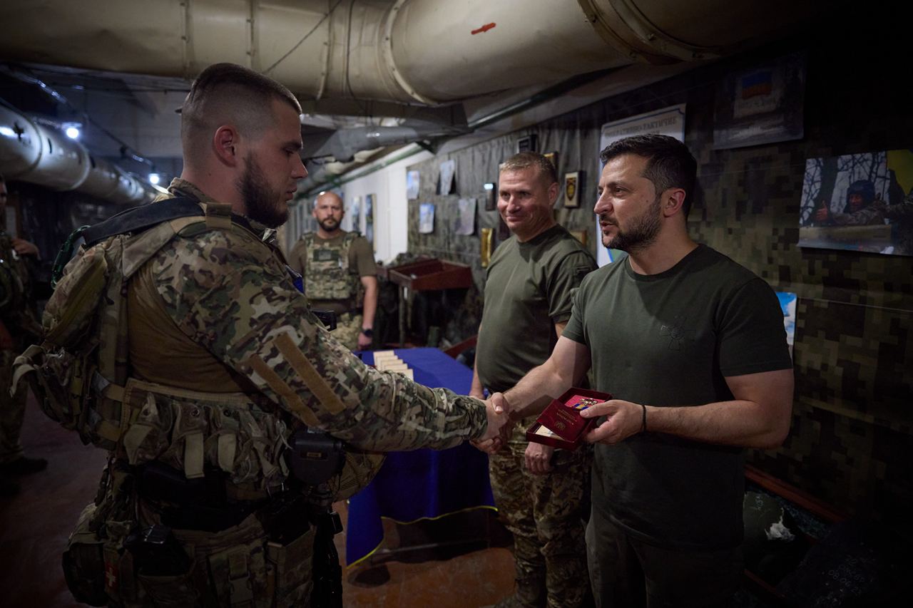 Зеленський відвідав східний фронт