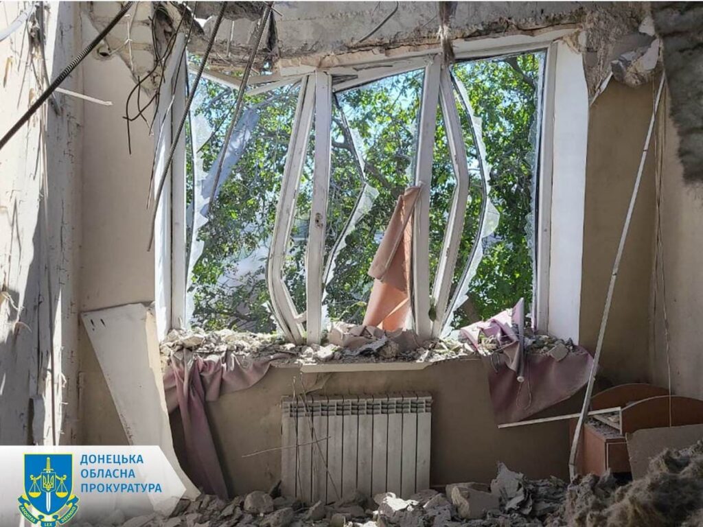 Окупанти поцілили у супермаркет на Донеччині. Поранено чотири людини