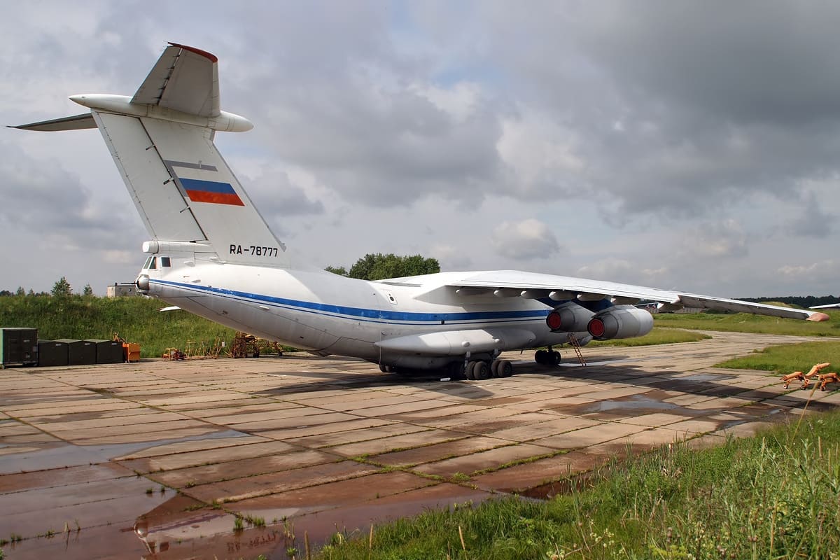З&#8217;явилися супутникові знімки з російськими згорілими літаками у Пскові