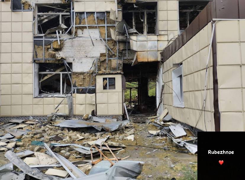 Показали, як зараз виглядає будинок-інтернат в Кремінній, який рік тому російські військові розстріляли з танка