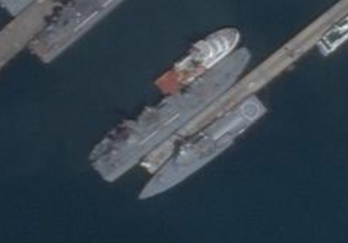 Окупанти змогли дотягнути корабель “Оленегорский горняк” до причалу, про це свідчать супутникові знімки