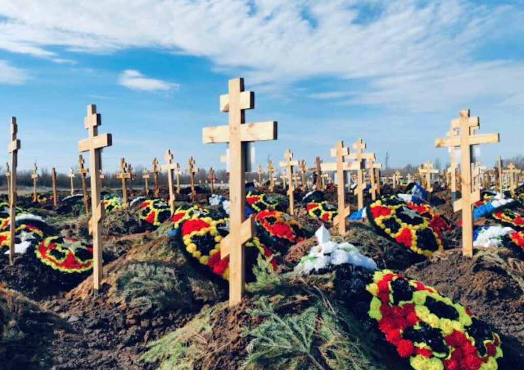 У Росії почали зносити кладовища найманців ПВК “Вагнер”
