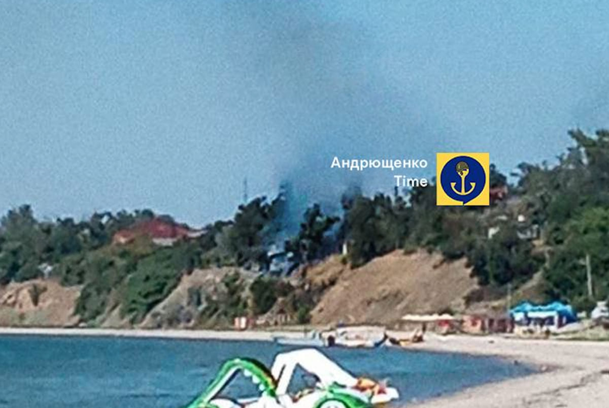ЗСУ вразили командний пункт окупантів у дитячому таборі під Маріуполем. Поранених автобусами вивозять до Донецька