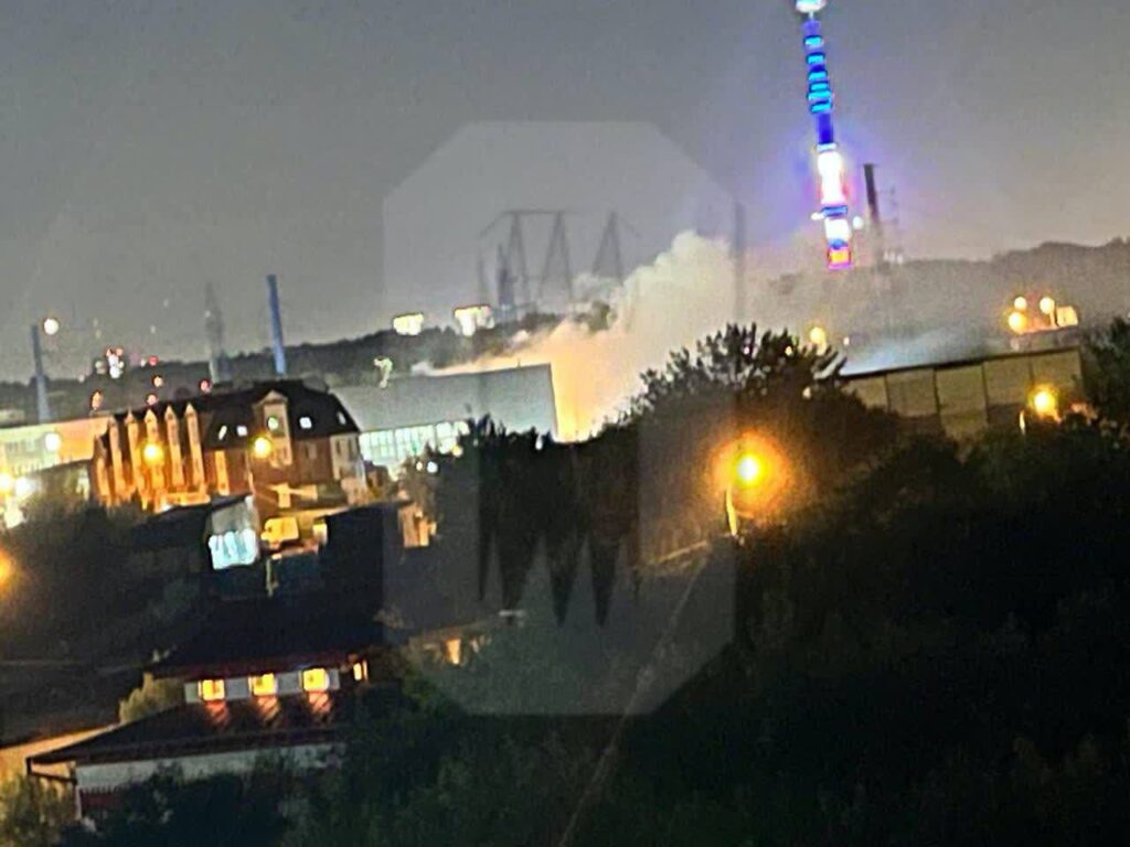 Пожежа на фоні Останкінської телевежі. В Москві було чутно вибухи