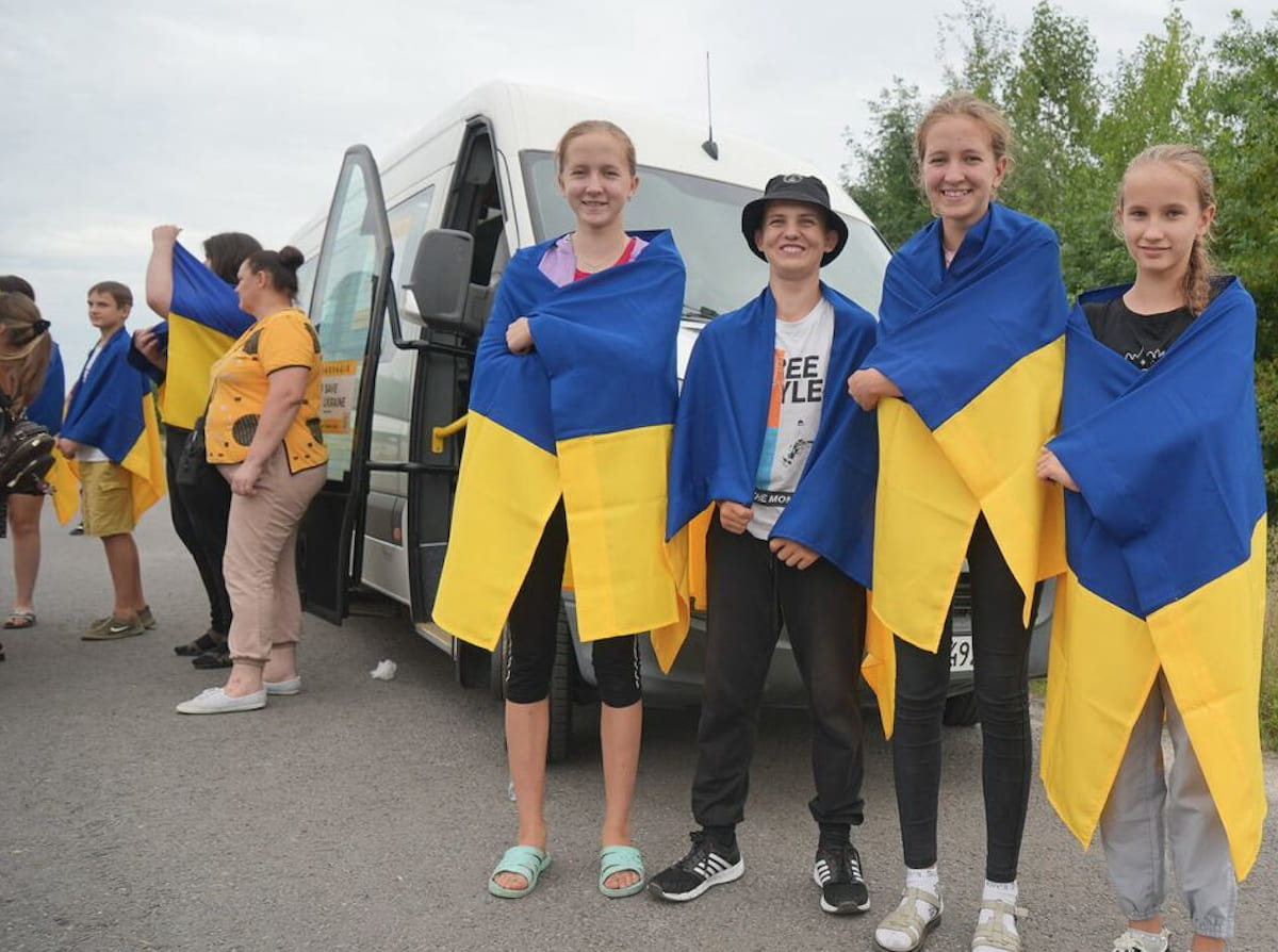 Україна повернула одинадцятьох дітей, яких росіяни утримували на окупованій частині Херсонщини