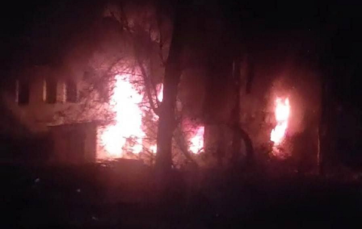 Війська РФ обстріляли Курахове. Опубліковане відео, зняте одразу після влучання