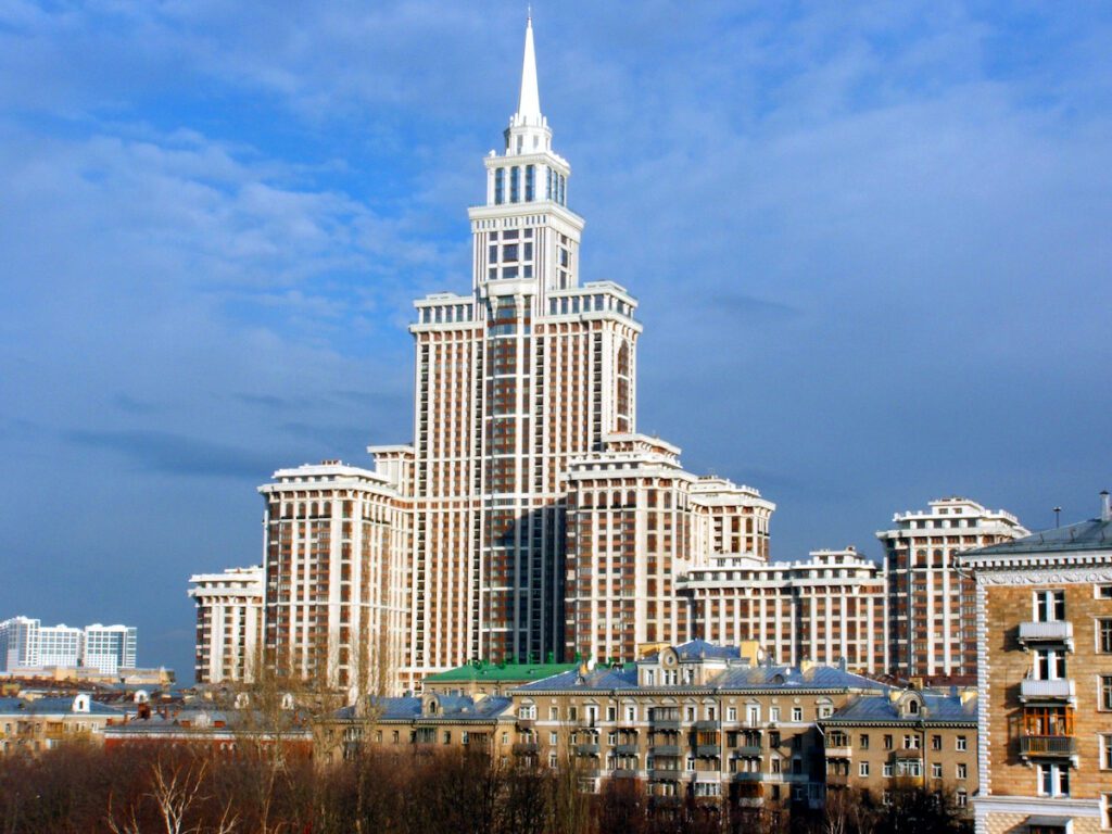“Регіонала” Єфремова, який втік з України, знайшли в Москві. Там він зареєстрований в елітних апартаментах за 4 млн доларів