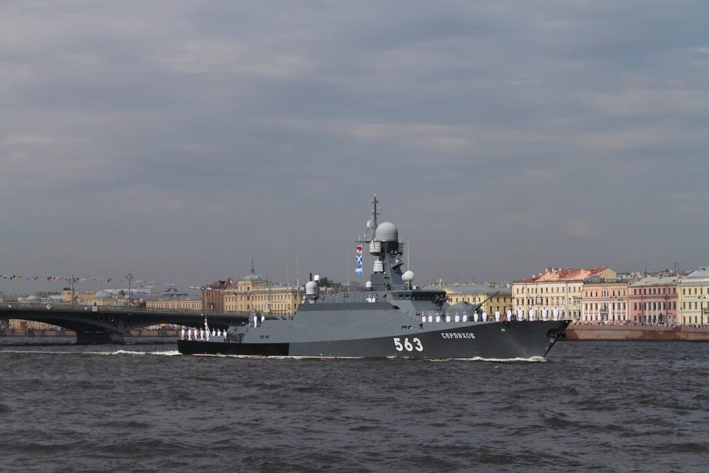 ЗСУ вразили два військові кораблі росіян у Чорному морі. Обидва є носіями ракет “Калібр”