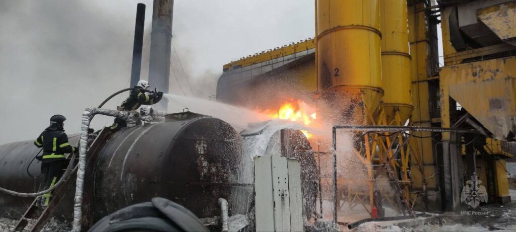 Під Біловодськом на асфальтобетонному заводі загорілася цистерна з 25 тоннами бітуму