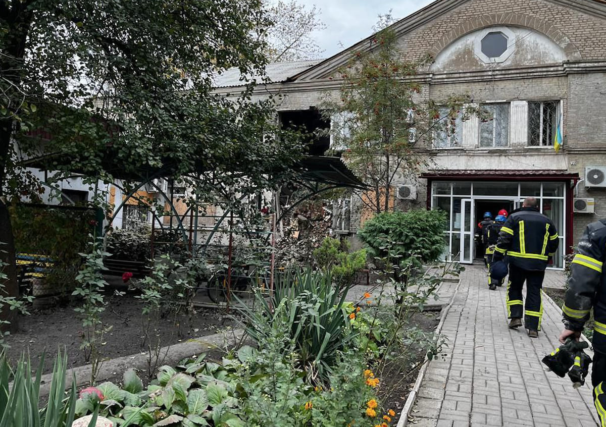 У Покровську на Донеччині один загиблий та понад 10 постраждалих після ракетного удару РФ. Опубліковано фото руйнувань