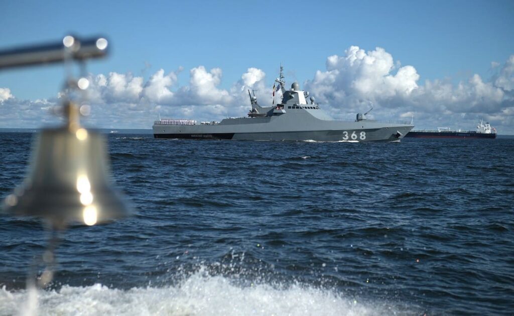 ЗСУ вразили два військові кораблі росіян у Чорному морі. Обидва є носіями ракет “Калібр”