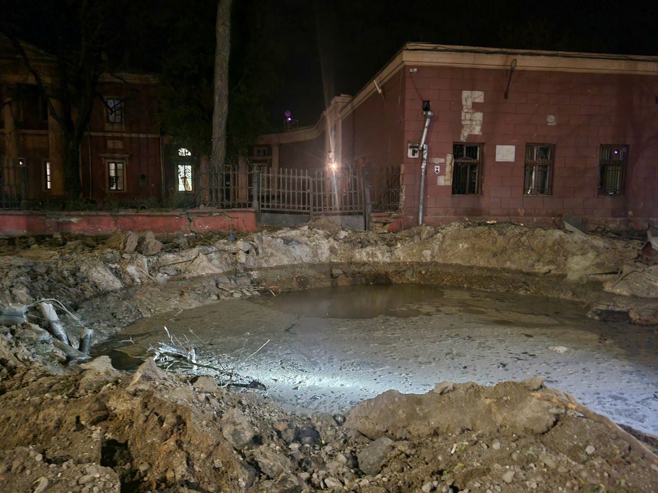 Росія вдарила по Одесі “Оніксами”. Опубліковані фотографії наслідків влучання
