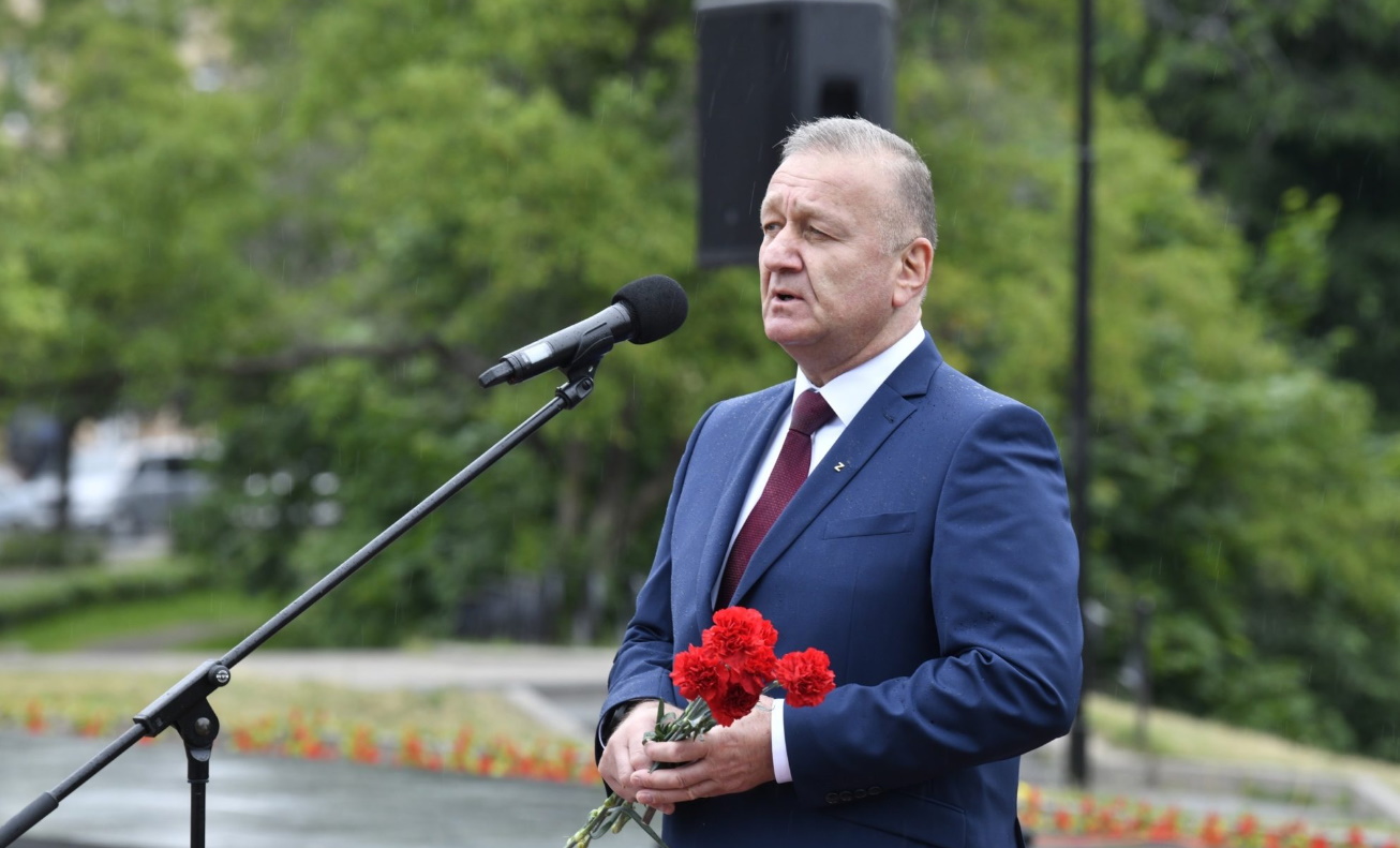 Пасічник звільнив “мера” Луганська Пілавова. Він був на цій посаді 9 років