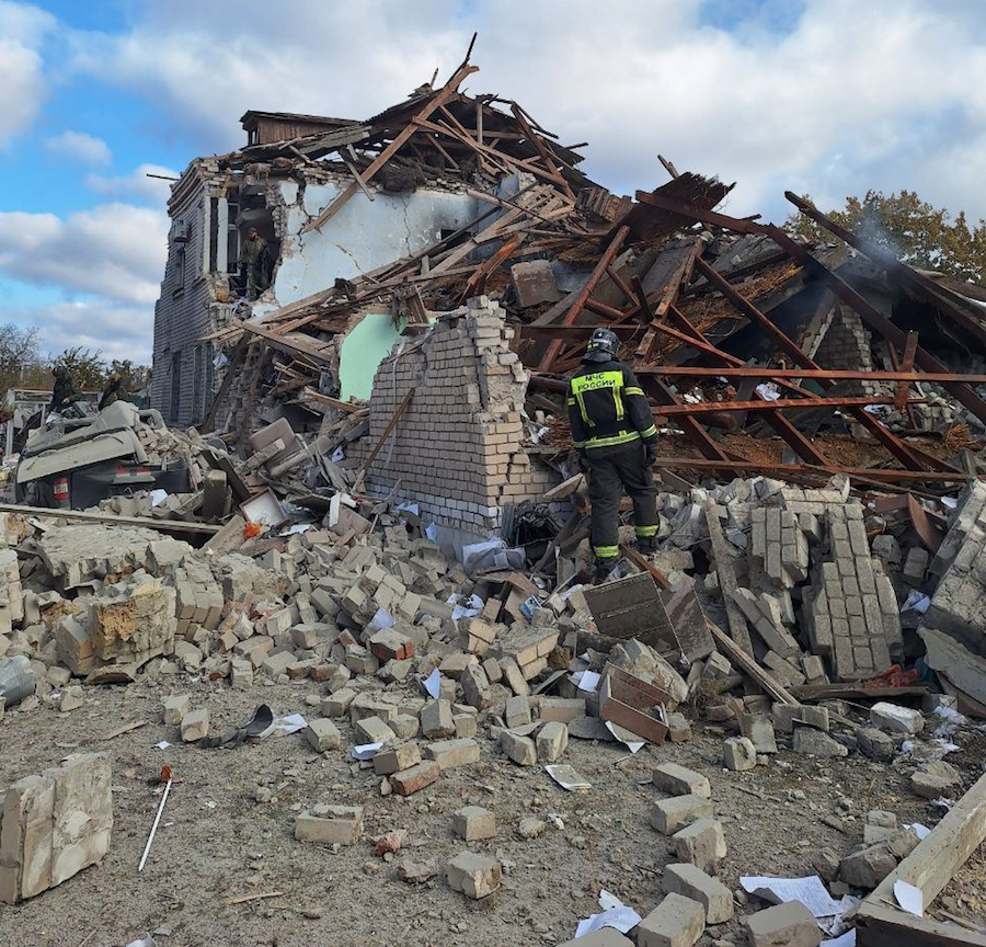 На Херсонщині сталася “бавовна” в місці розташування окупантів. Опубліковано фото з місця удару