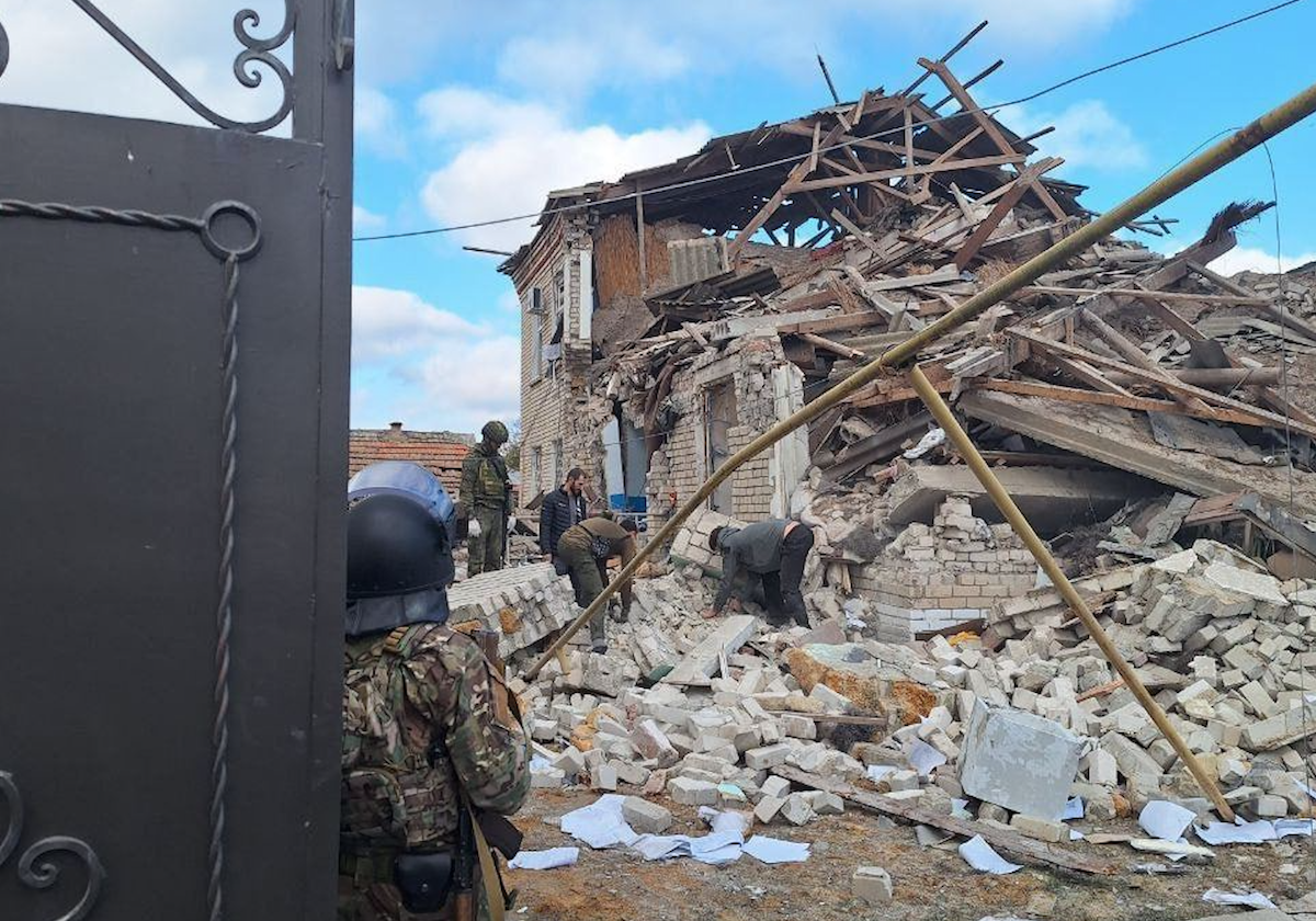 На Херсонщині сталася “бавовна” в місці розташування окупантів. Опубліковано фото з місця удару
