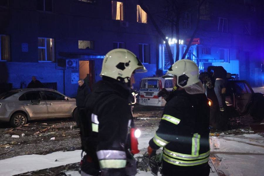Окупанти ввечері завдали ракетного удару по Харкову. Є постраждалі та руйнування, опубліковано фото наслідків