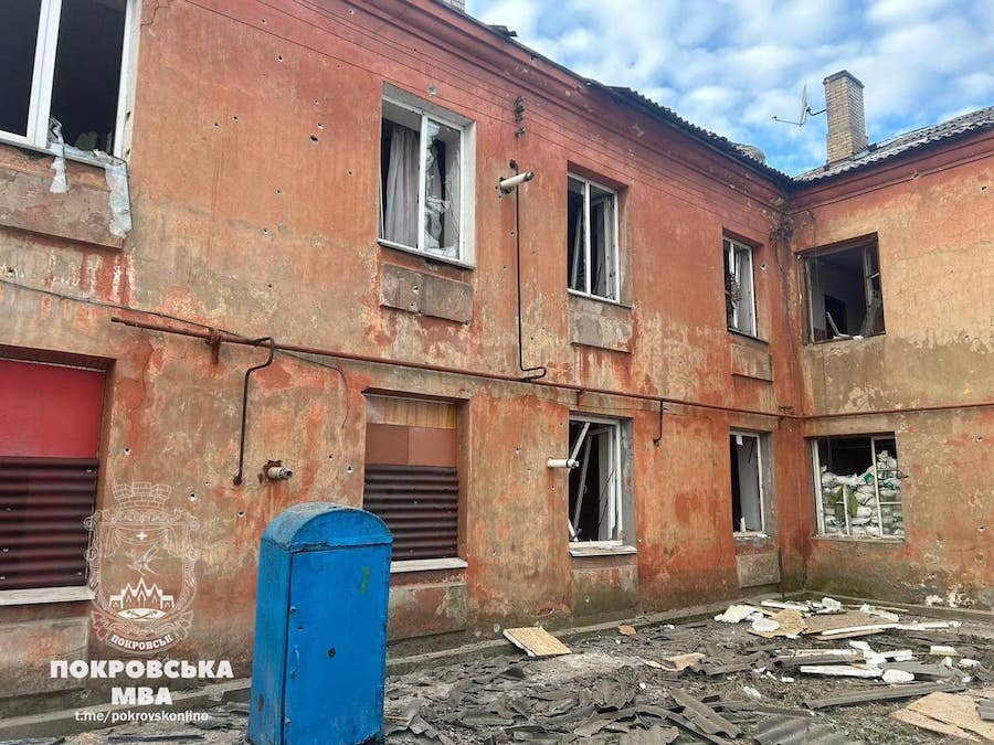 У Покровську показали наслідки нічного ракетного удару росіян